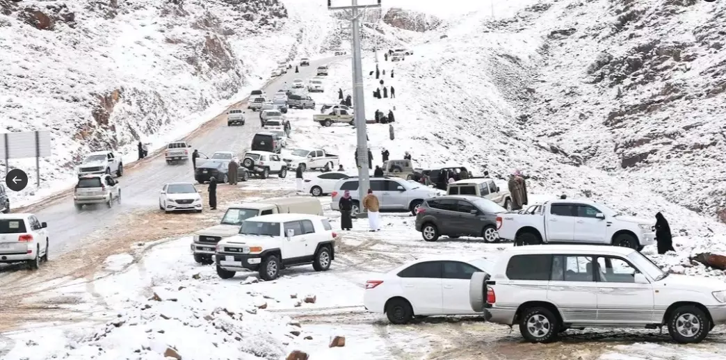 Saudi Arabias Al-Jawf sees first-ever snowfall