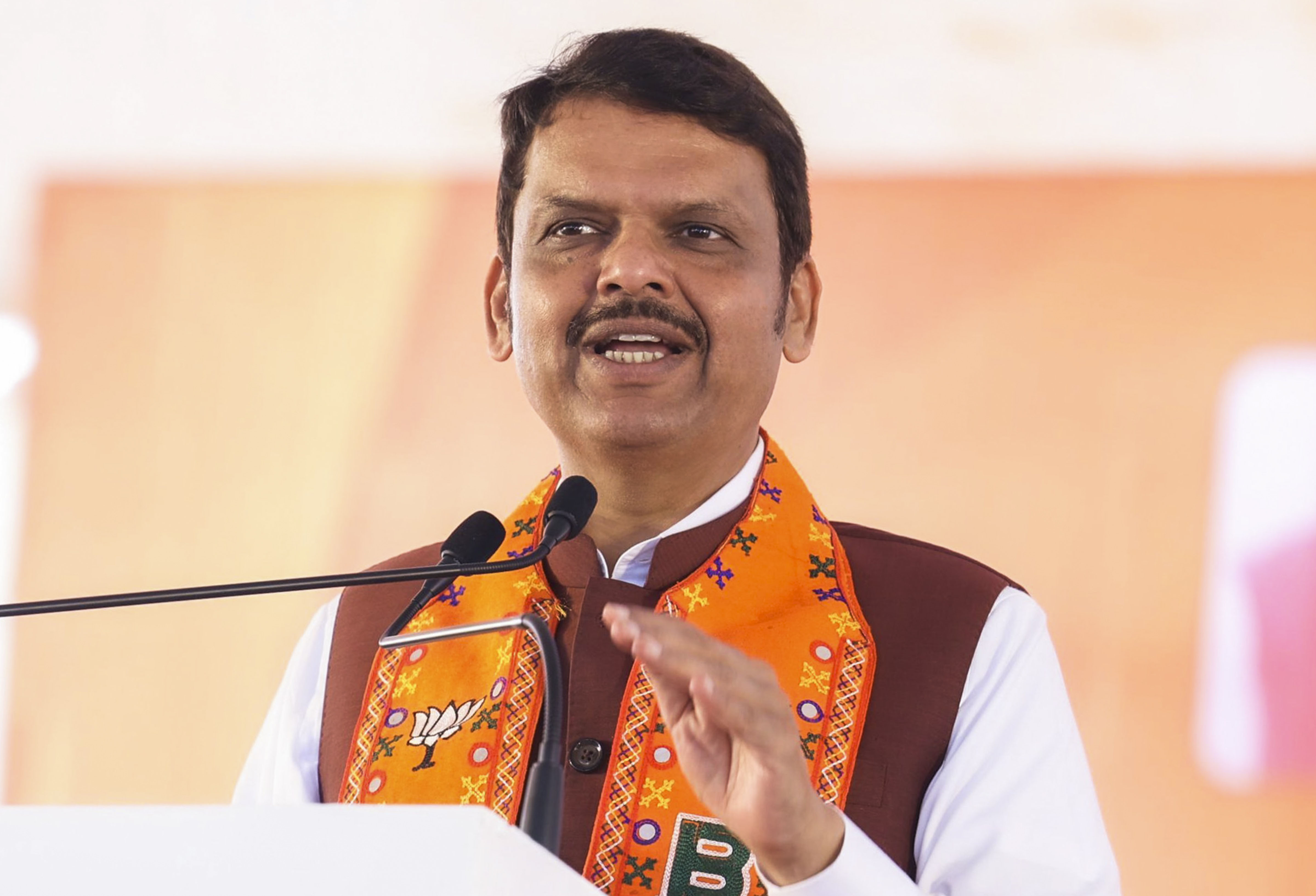 Anita Katyal | Fadnavis really cosying up to RSS? Cong lets J’khand down