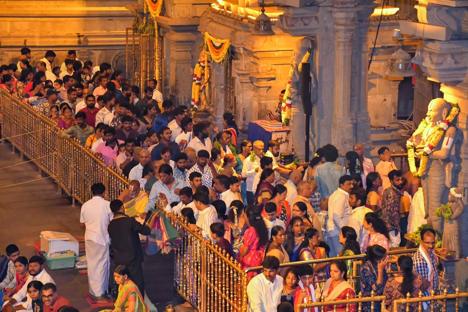 Huge Rush of Devotees at Yadagirigutta