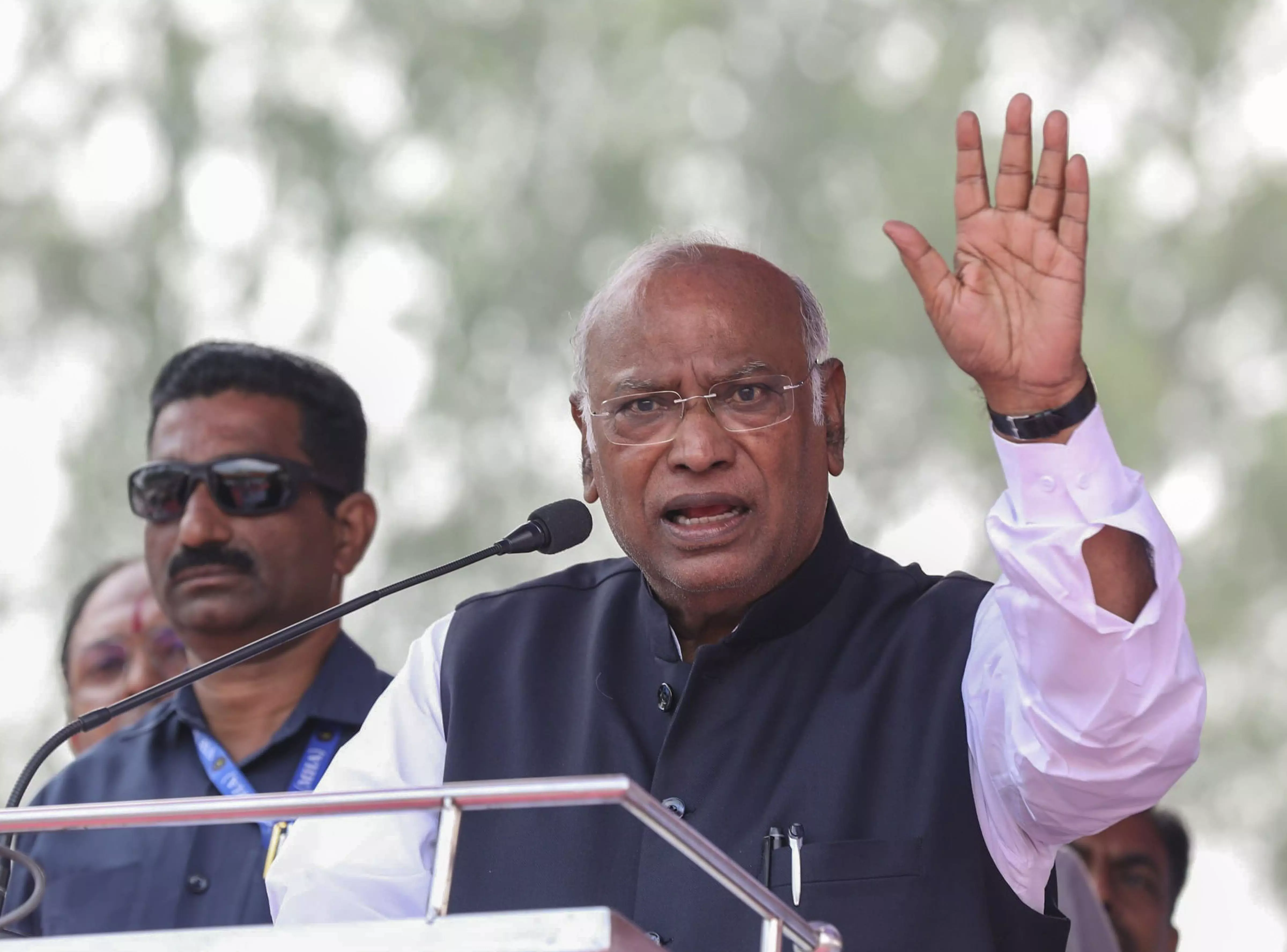 Think of forming inclusive govt not one that divides: Kharge to voters