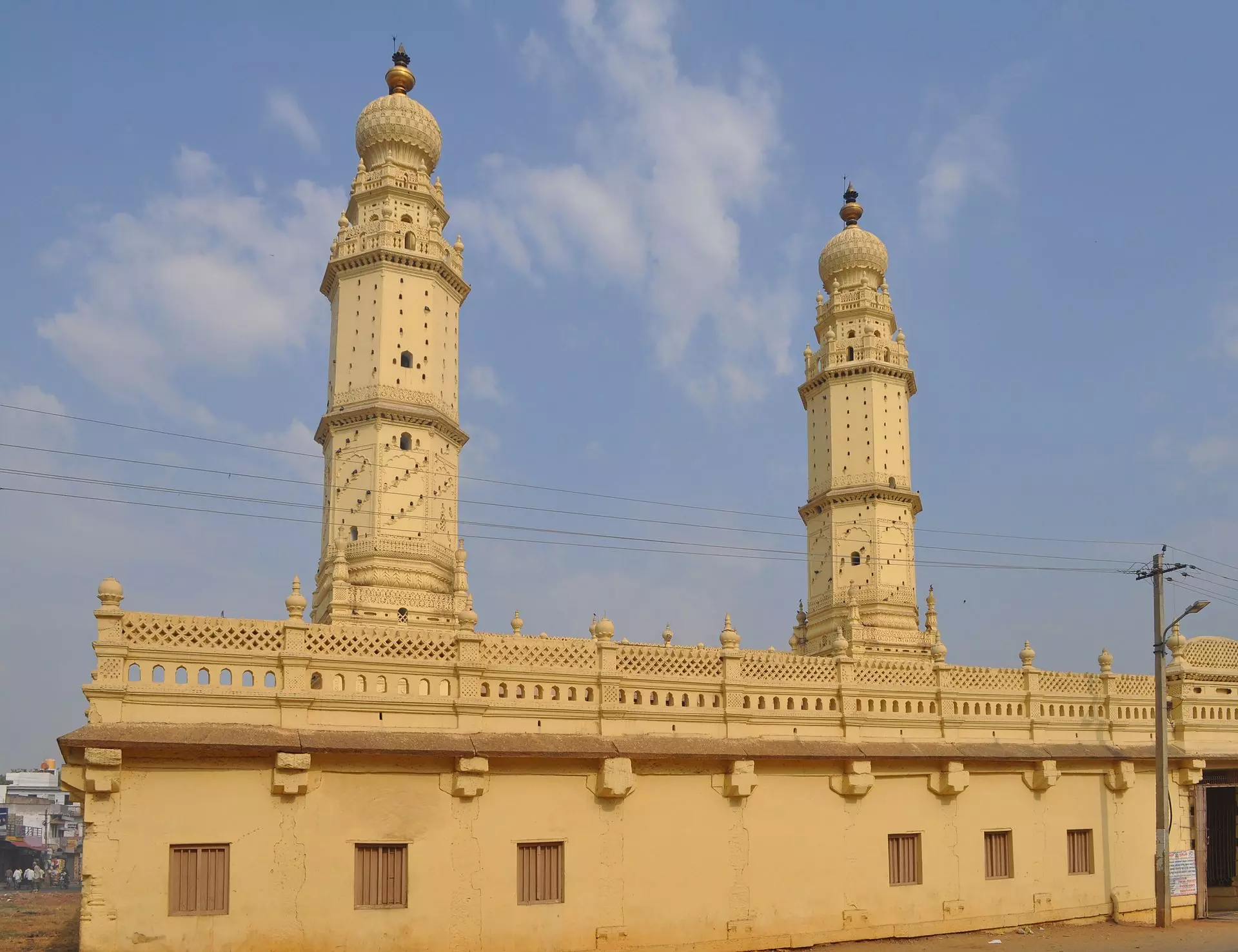 Centre requests HC to direct Karnataka govt to vacate madrasa in Srirangapatna Jama Masjid