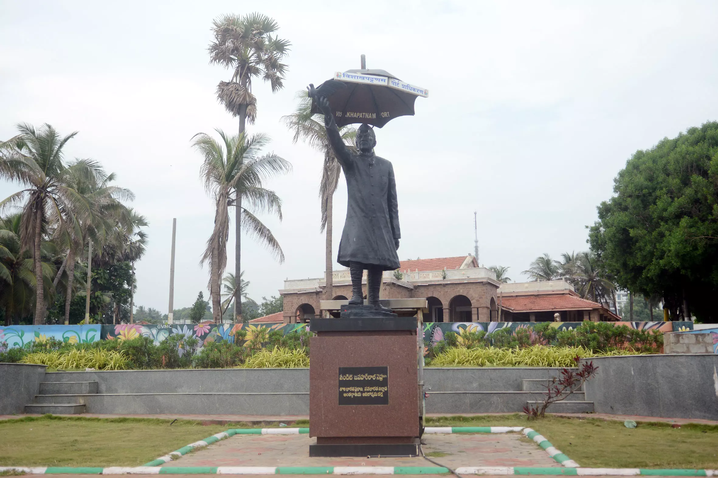 Leaders avoid Nehru statue on Vizag Beach Road on his birth anniversary