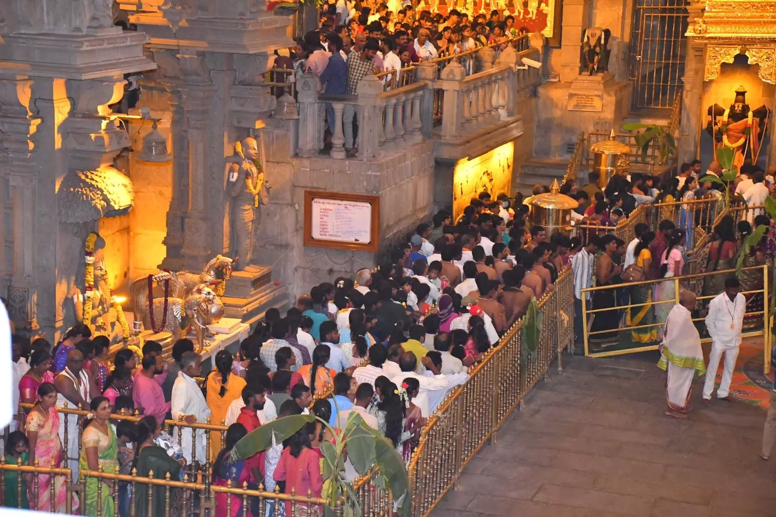 Telangana: 3 hours for darshan on Kartheeka Pournami at Yadadri