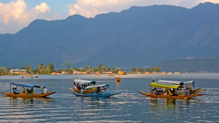 Dal Lake’s restoration project faces local opposition