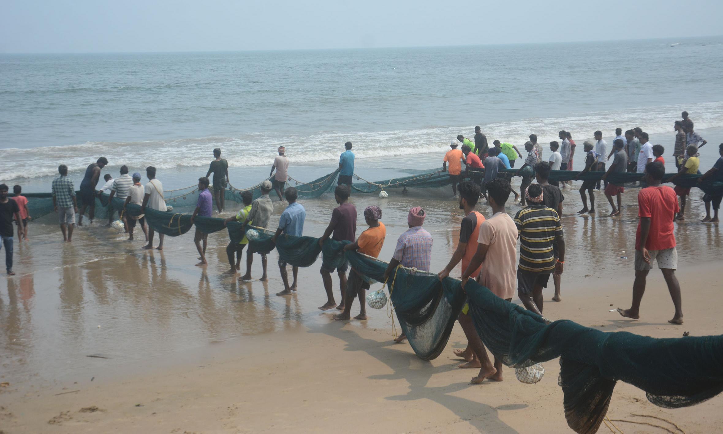 Vizag: Fishermen Protest Illegal Use of Ring Nets