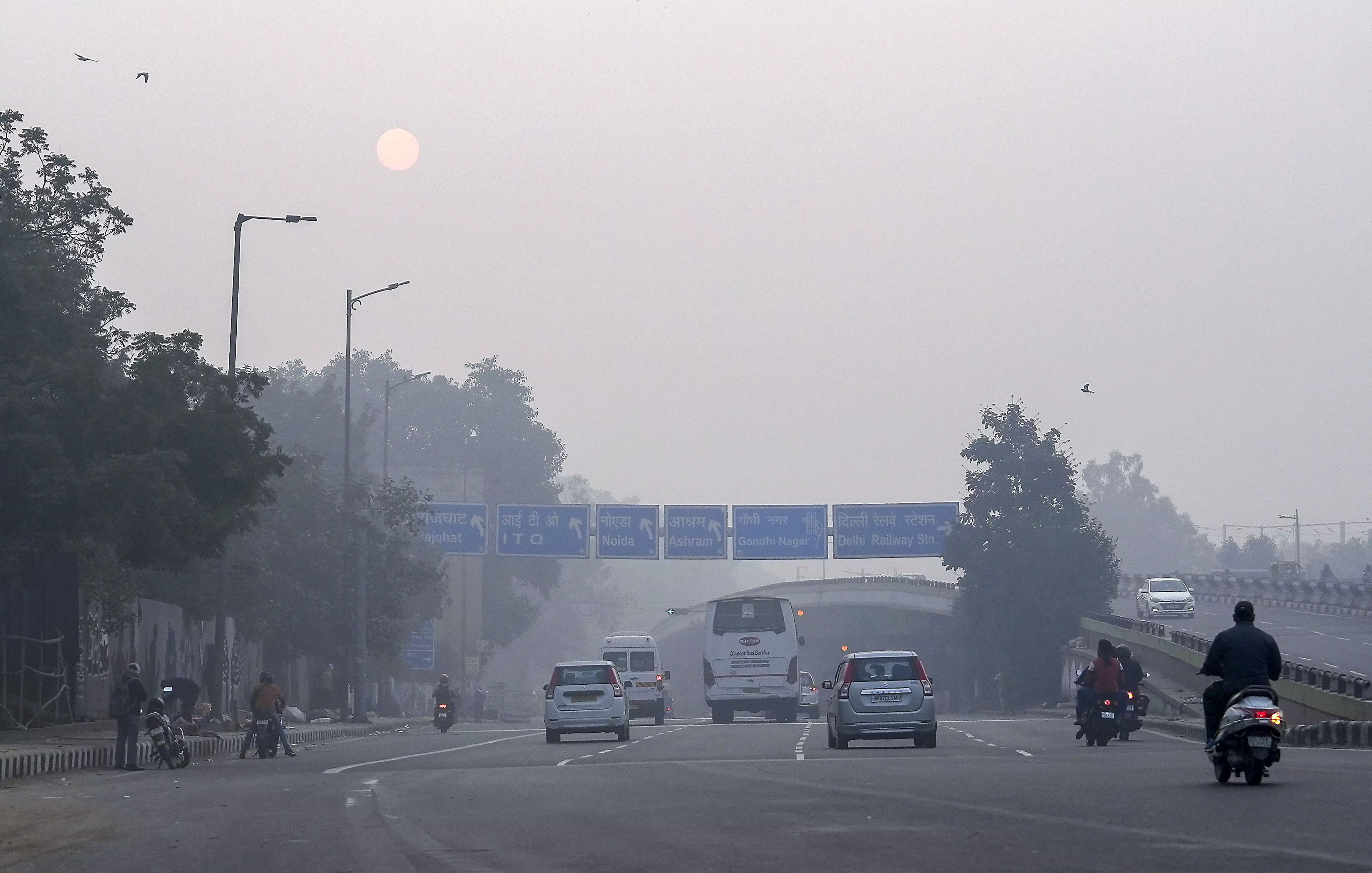 Delhi schools switch to online classes as air pollution worsens