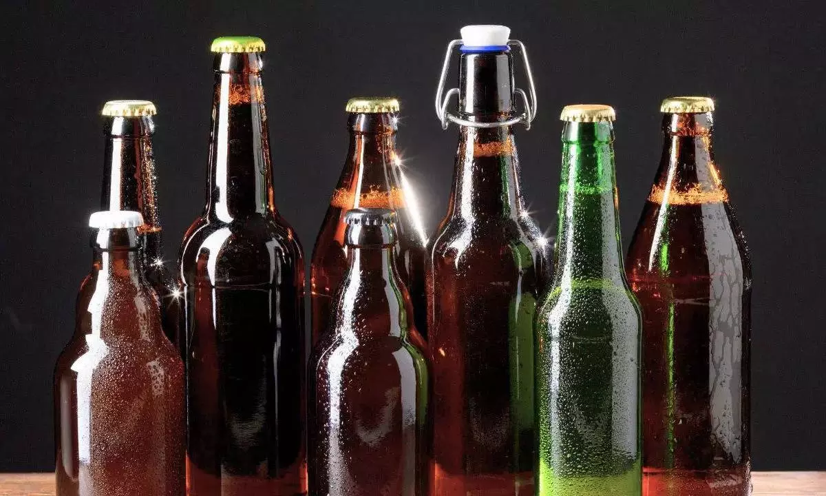 Why Beer comes in Brown or Green Bottles? How does bottle color impact it