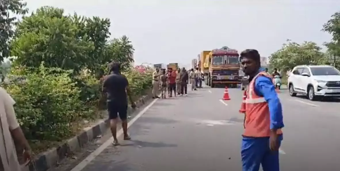 Female Aghori holds protest on NH in Mangalagiri