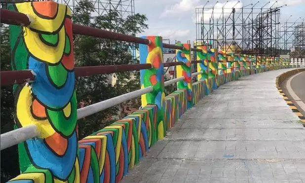 QR Codes on Khairatabad Flyover Murals Teach History to Commuters