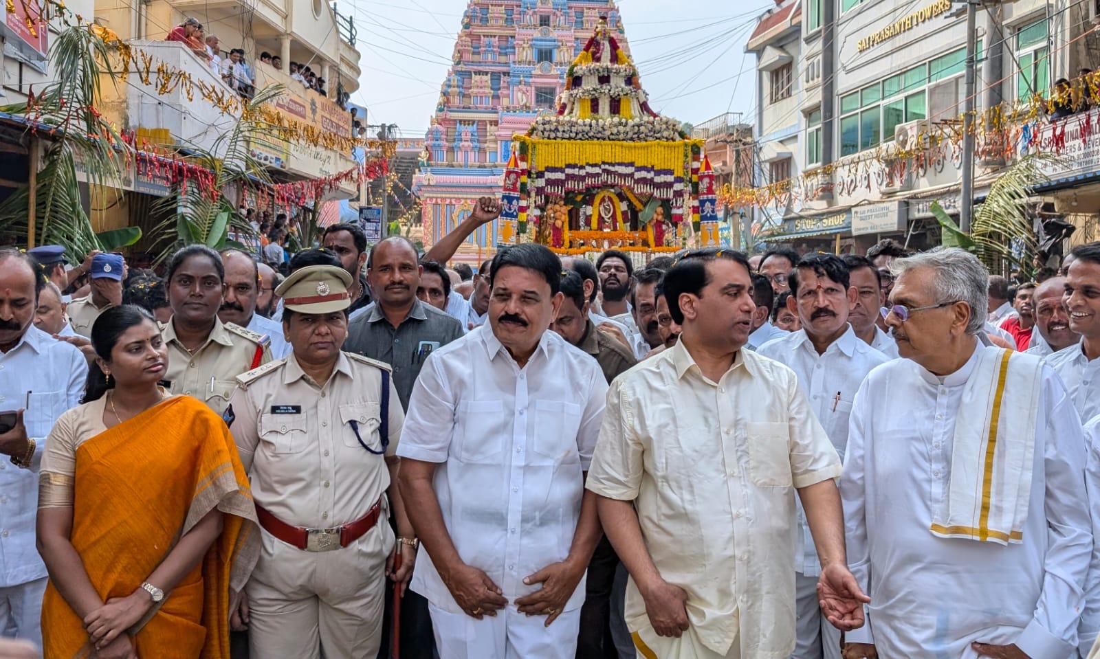 Rathotsavam in Puttaparthi heralds 99th birth anniversary fete of Sathya Sai Baba