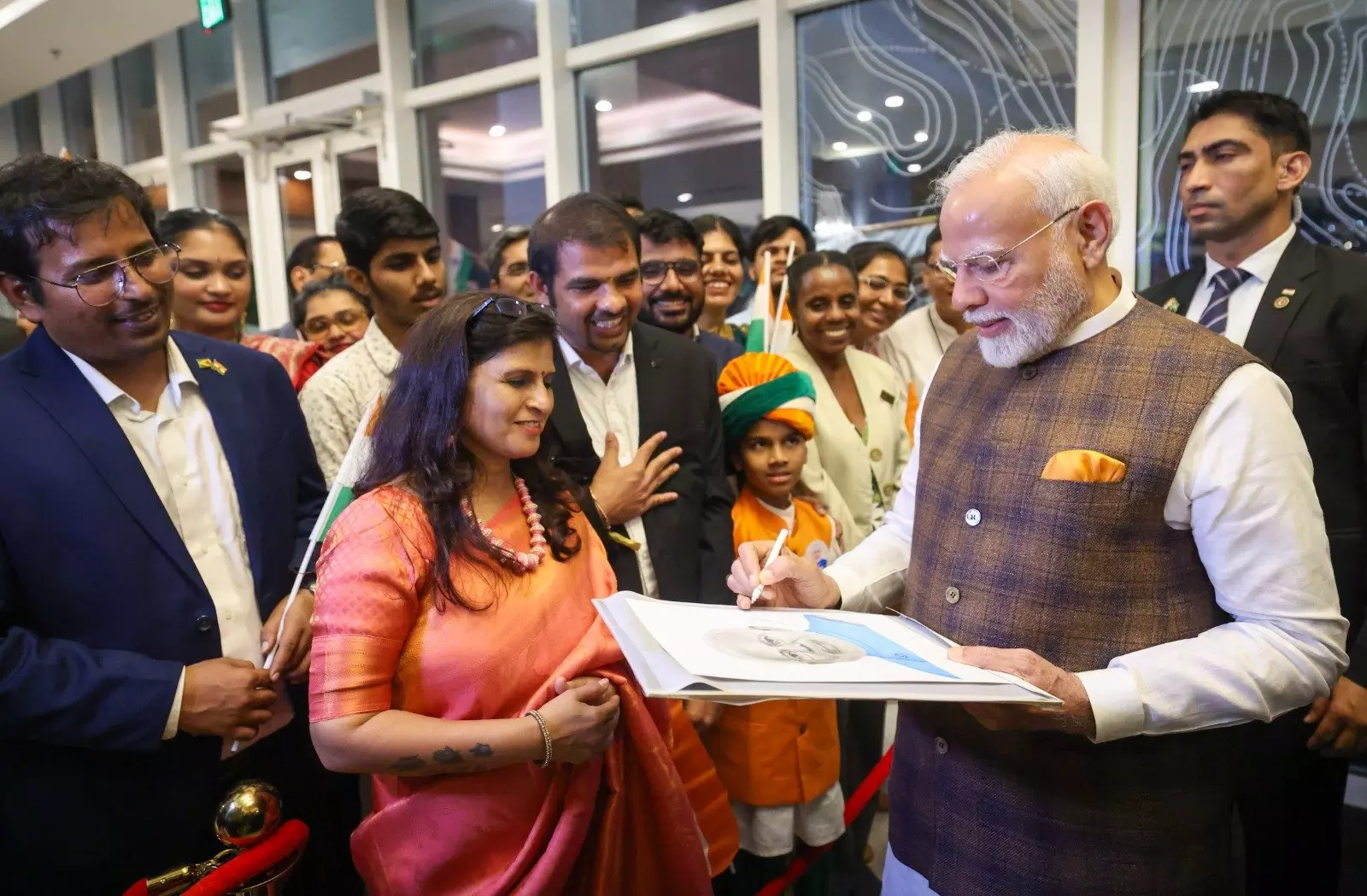 Modi meets Indian diaspora at Guyana