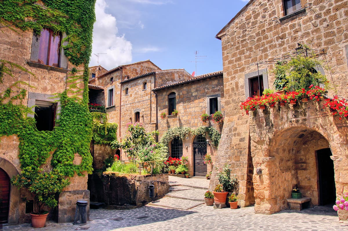 This village in Italy offers houses for 1 dollar, Know why?