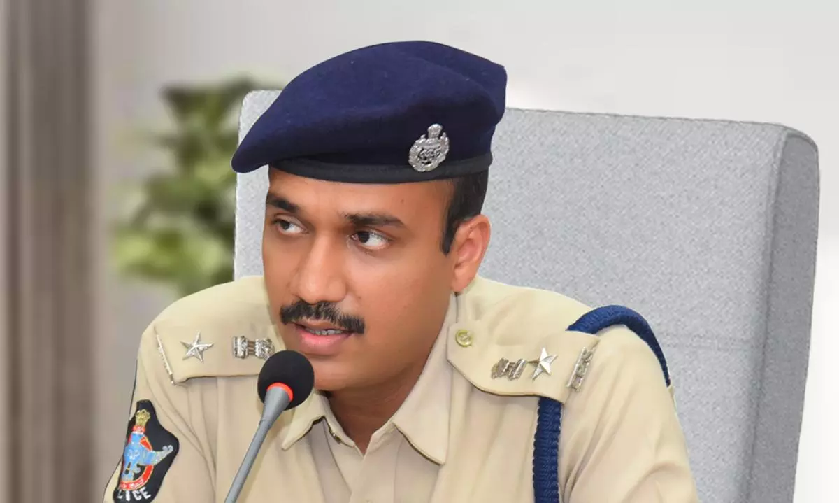 Vizianagaram: SP Vakul Jindal conducts inspection of Rajam PS