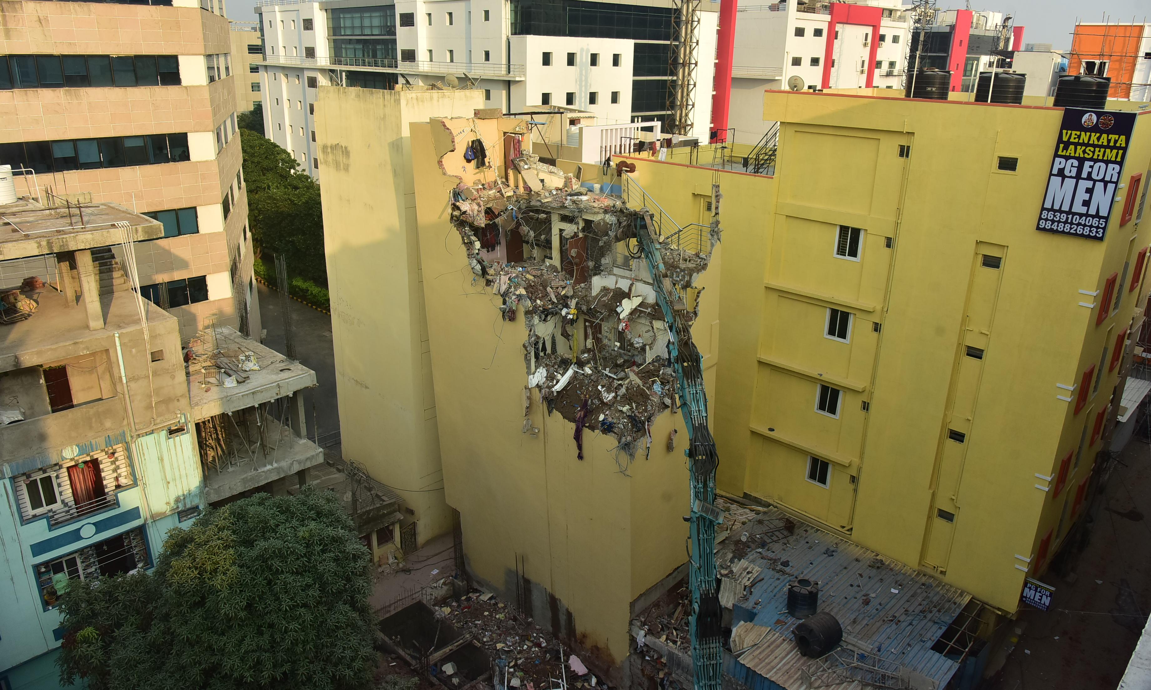 GHMC razes tilted building, issues notice to owner