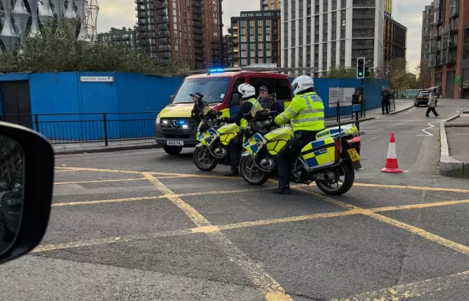 Bomb disposal squad tackles security incident at UKs Gatwick Airport