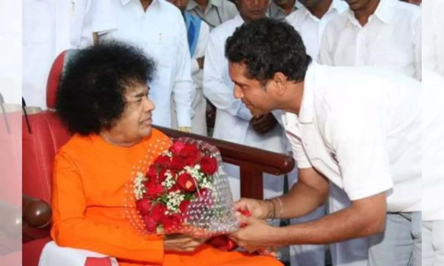 Sachin Tendulkar pays tributes to his guru Sathya Sai Baba