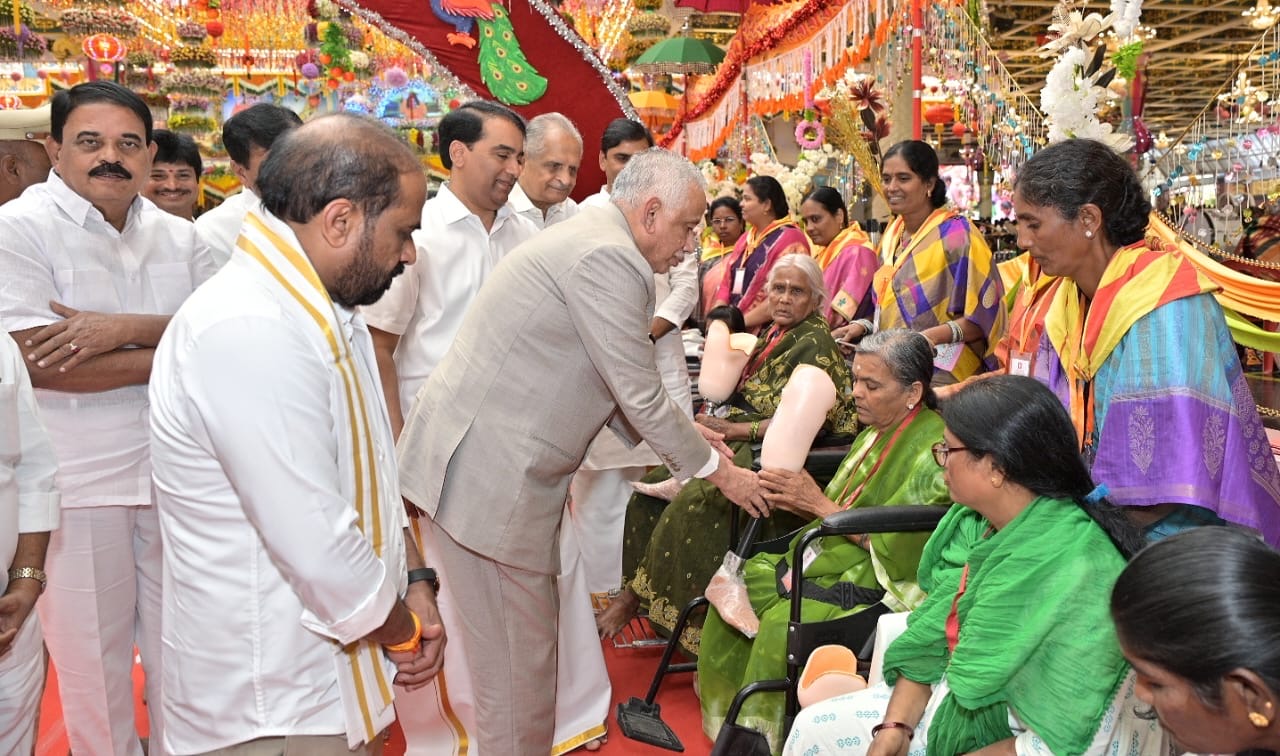 Governor calls Sathya Sai Baba a saint of service