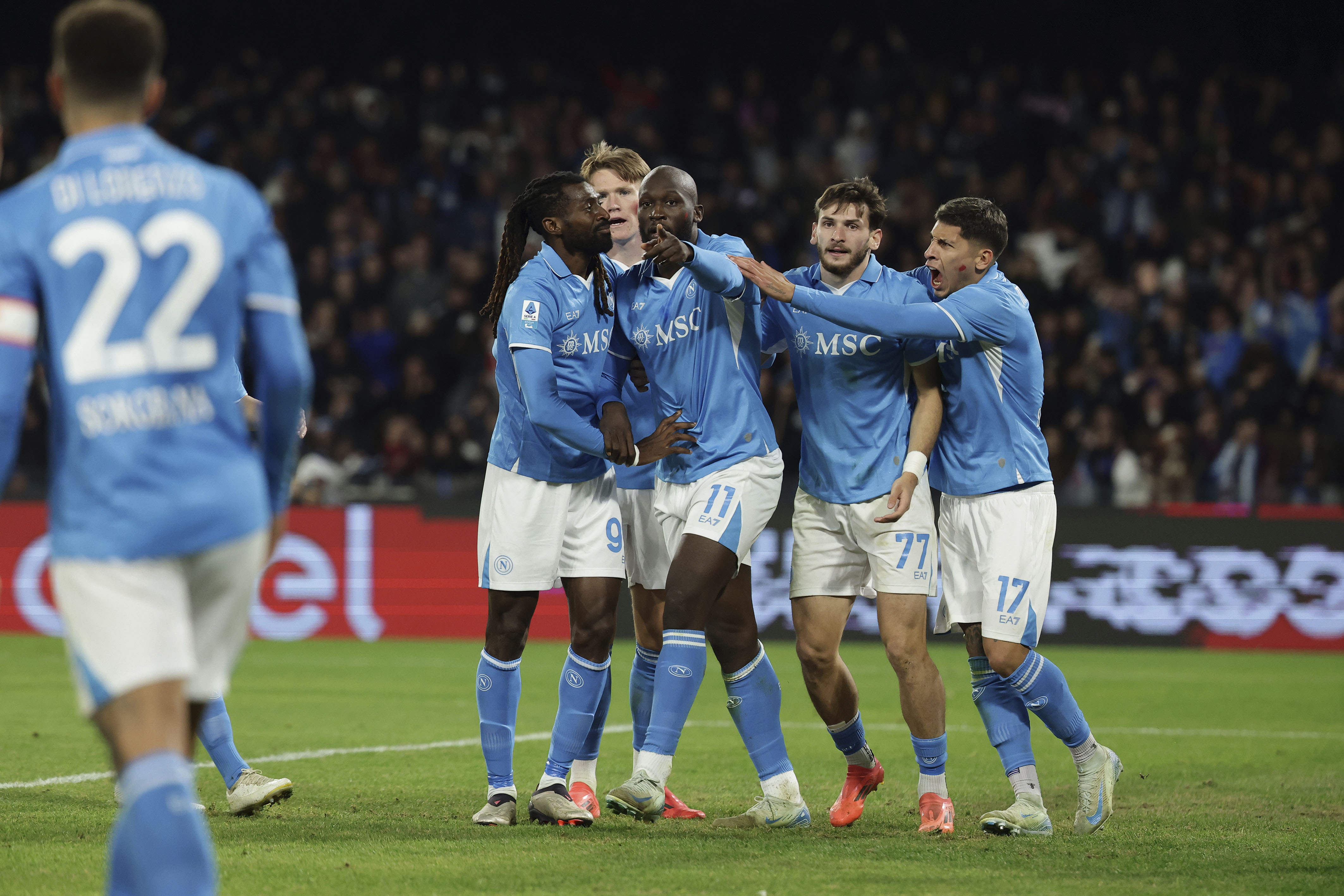 Lukaku keeps Napoli top of Serie A with Roma winner