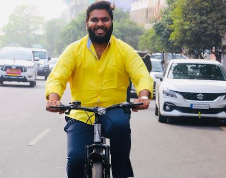 New VMRDA chief rides a bicycle to office