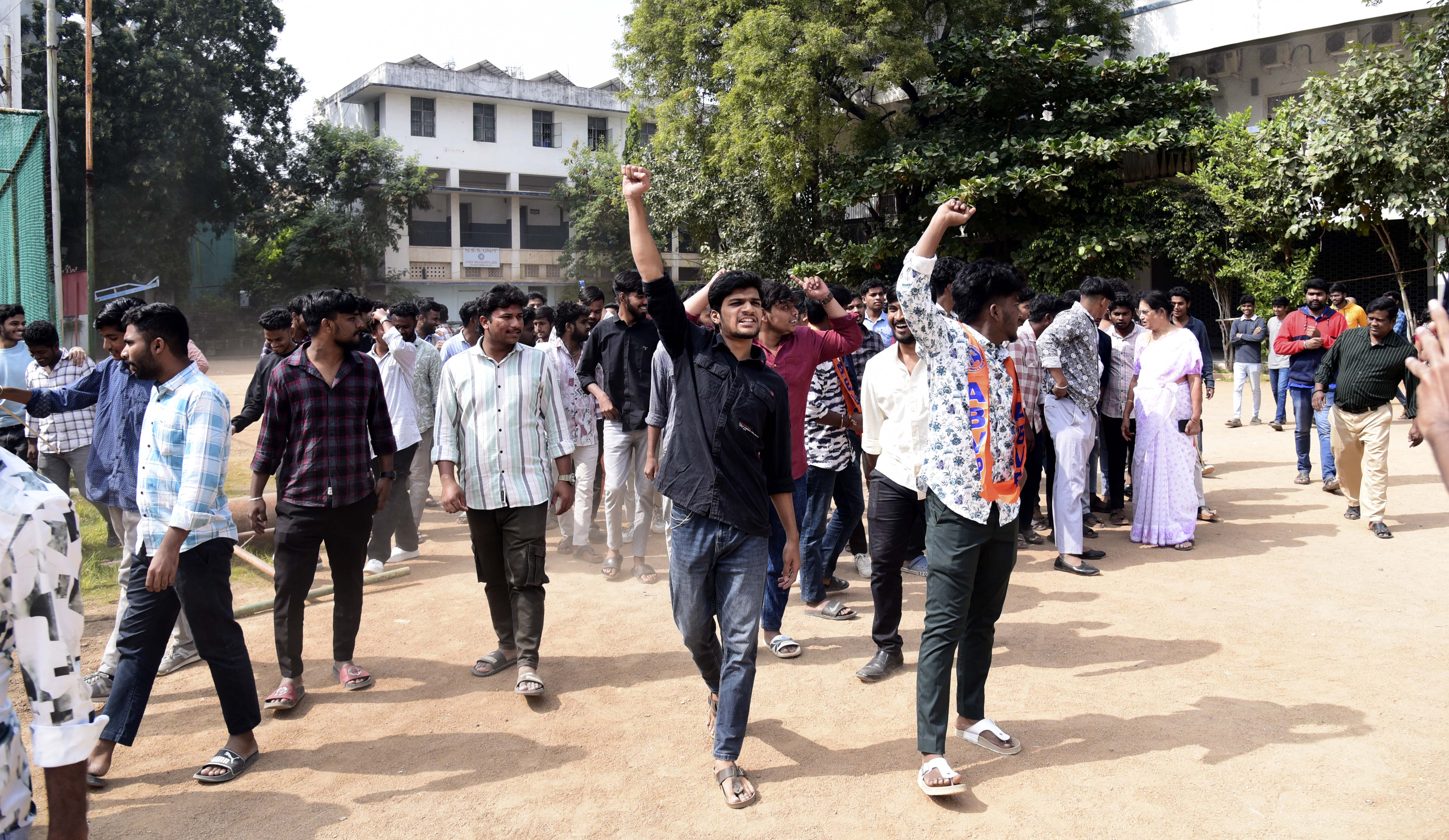 Hindi Mahavidyalaya Students Protest Over Their Future