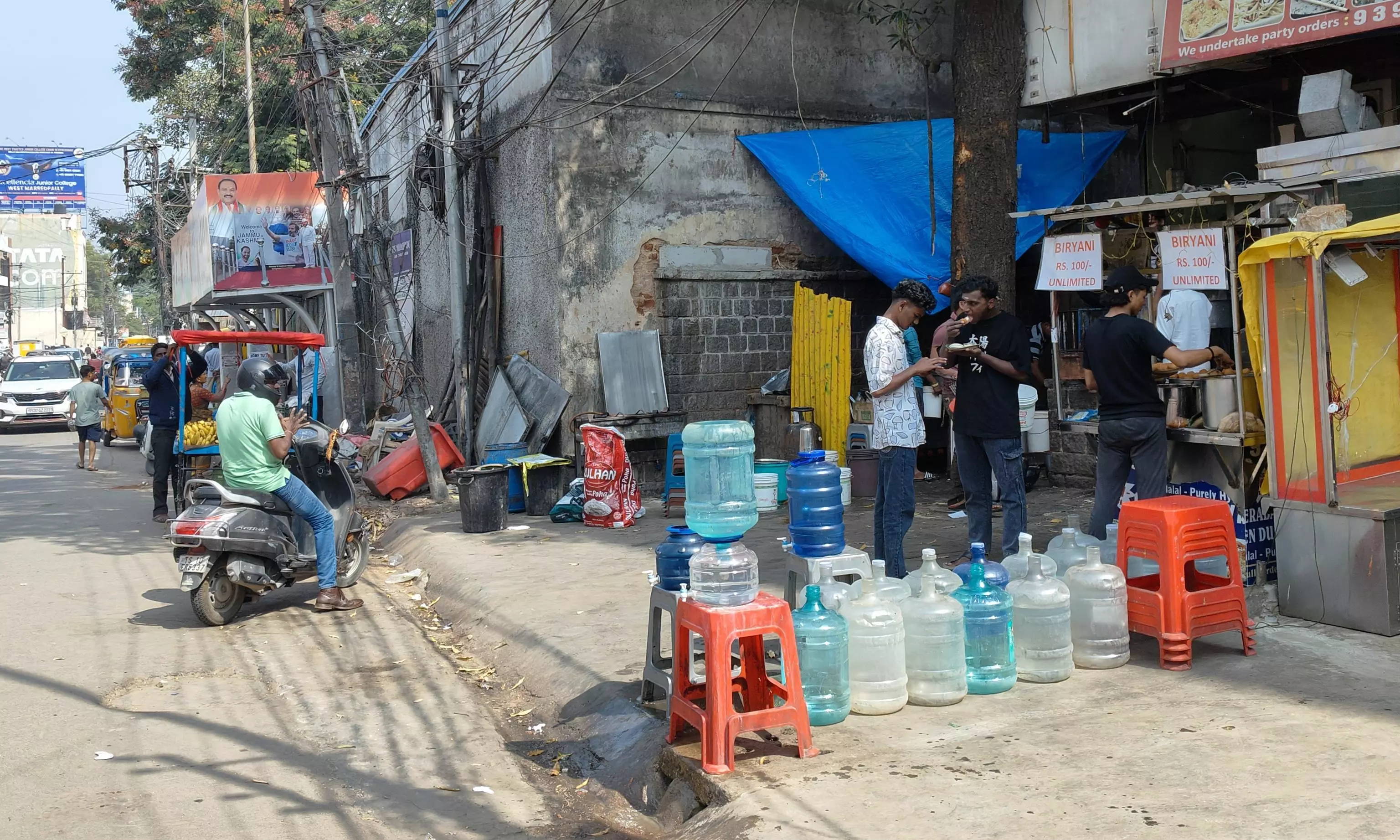 Marredpally Vendors Back, Reopen Kiosks