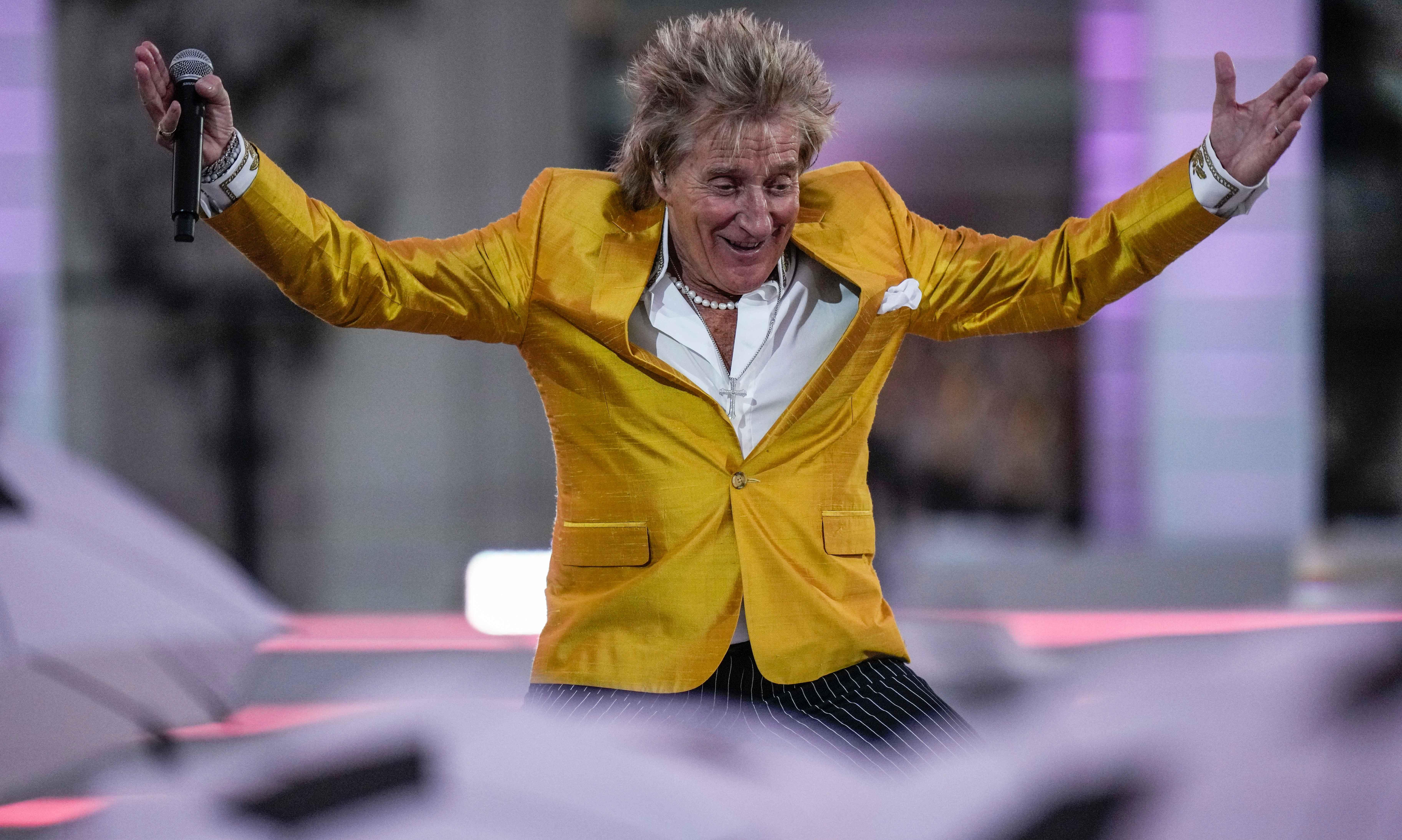 British rock star Rod Stewart to play Glastonbury Festival next year