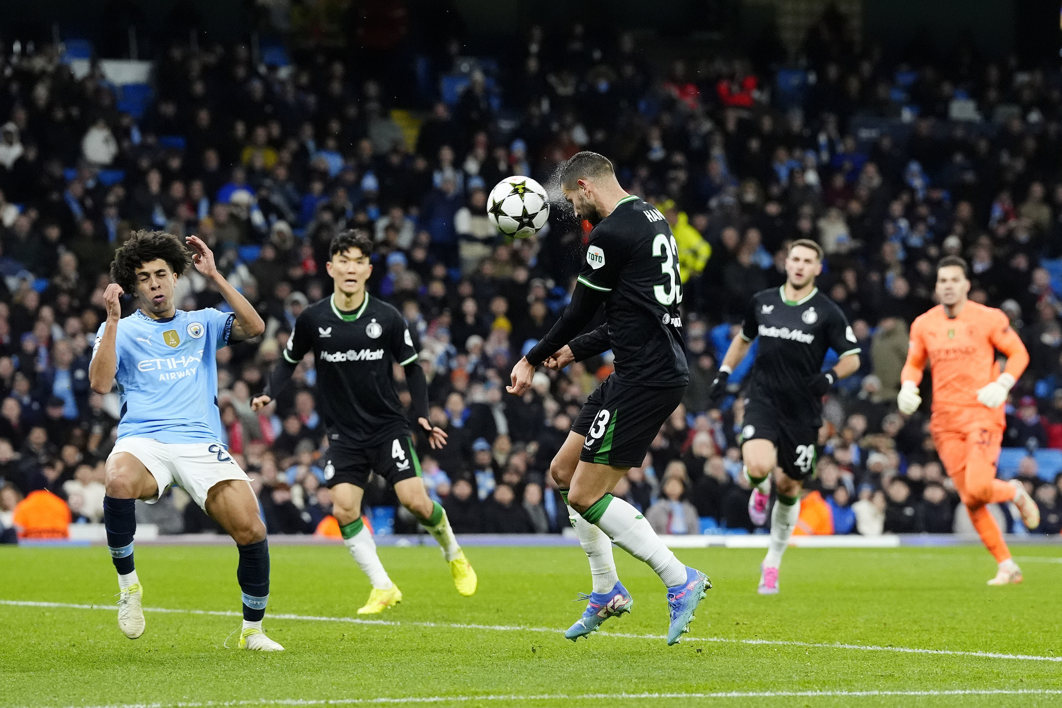 Man City blow 3-0 lead to extend winless run in Feyenoord thriller