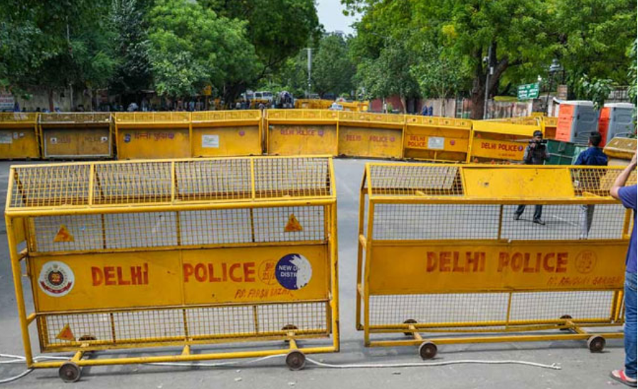 Panic grips parents as 40 schools receive bomb threats in Delhi