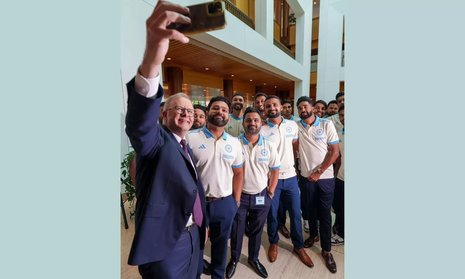 Indian cricket team calls on Australian PM ahead of practice game in Canberra