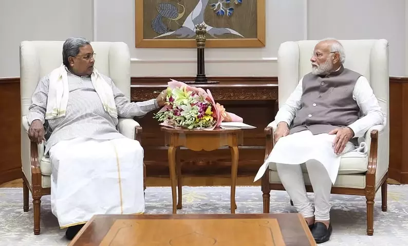 Siddaramaiah Meets Modi, Seeks Nod for Irrigation Projects