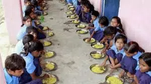 Telangana: Headmasters taste mid-day meal before serving students