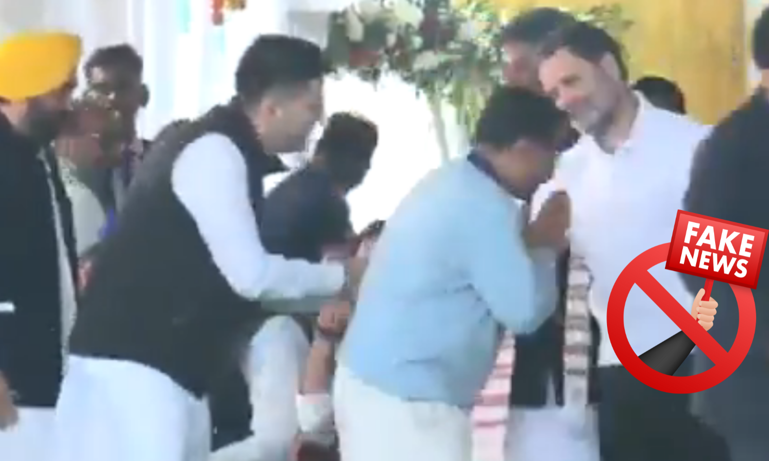 Fact Check: Video Claiming Arvind Kejriwal Ignored Rahul Gandhi's Handshake Is Cropped