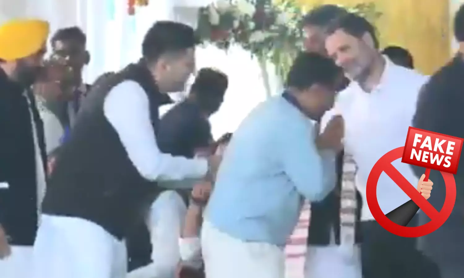 Fact Check: Video Claiming Arvind Kejriwal Ignored Rahul Gandhis Handshake Is Cropped