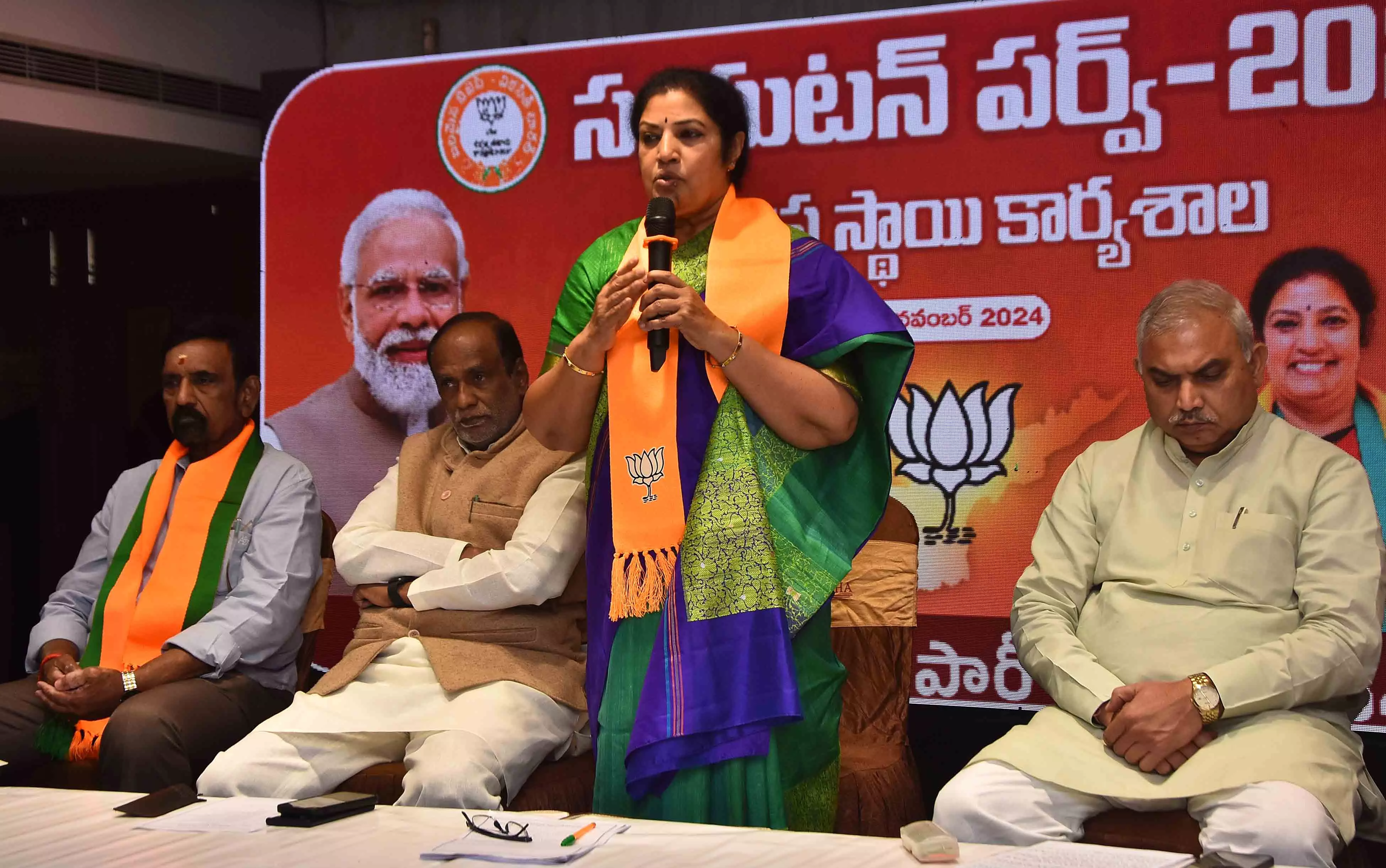 Purandeswari supports PKs claim on illegal transport of PDS rice