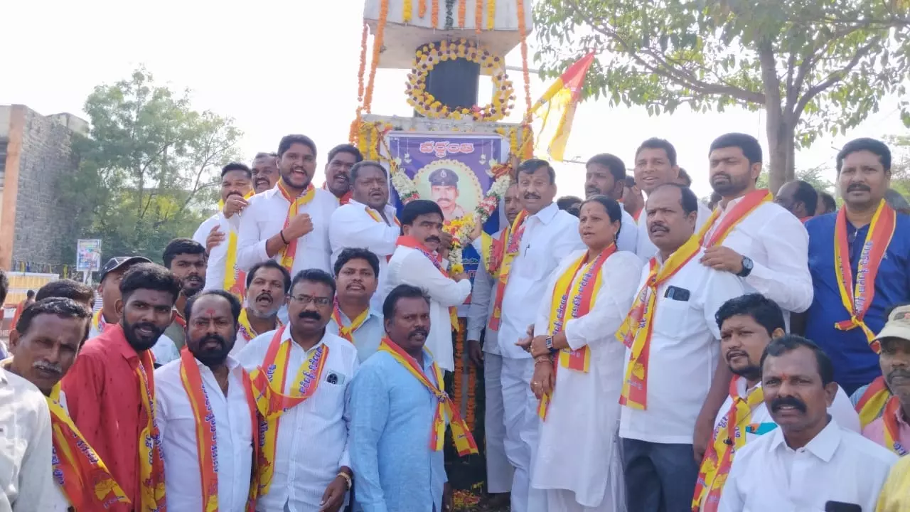 Observe birth and death anniversary of constable Kistaiah: Mudiraj Mahasabha