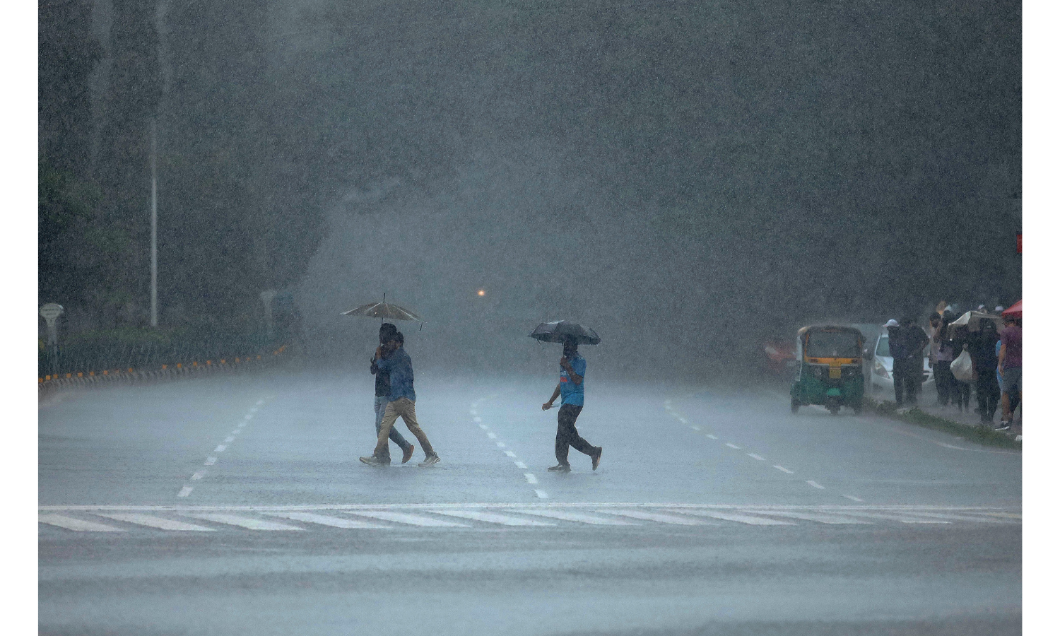 IMD Forecasts Rain and Thunderstorms for Tamil Nadu and Puducherry