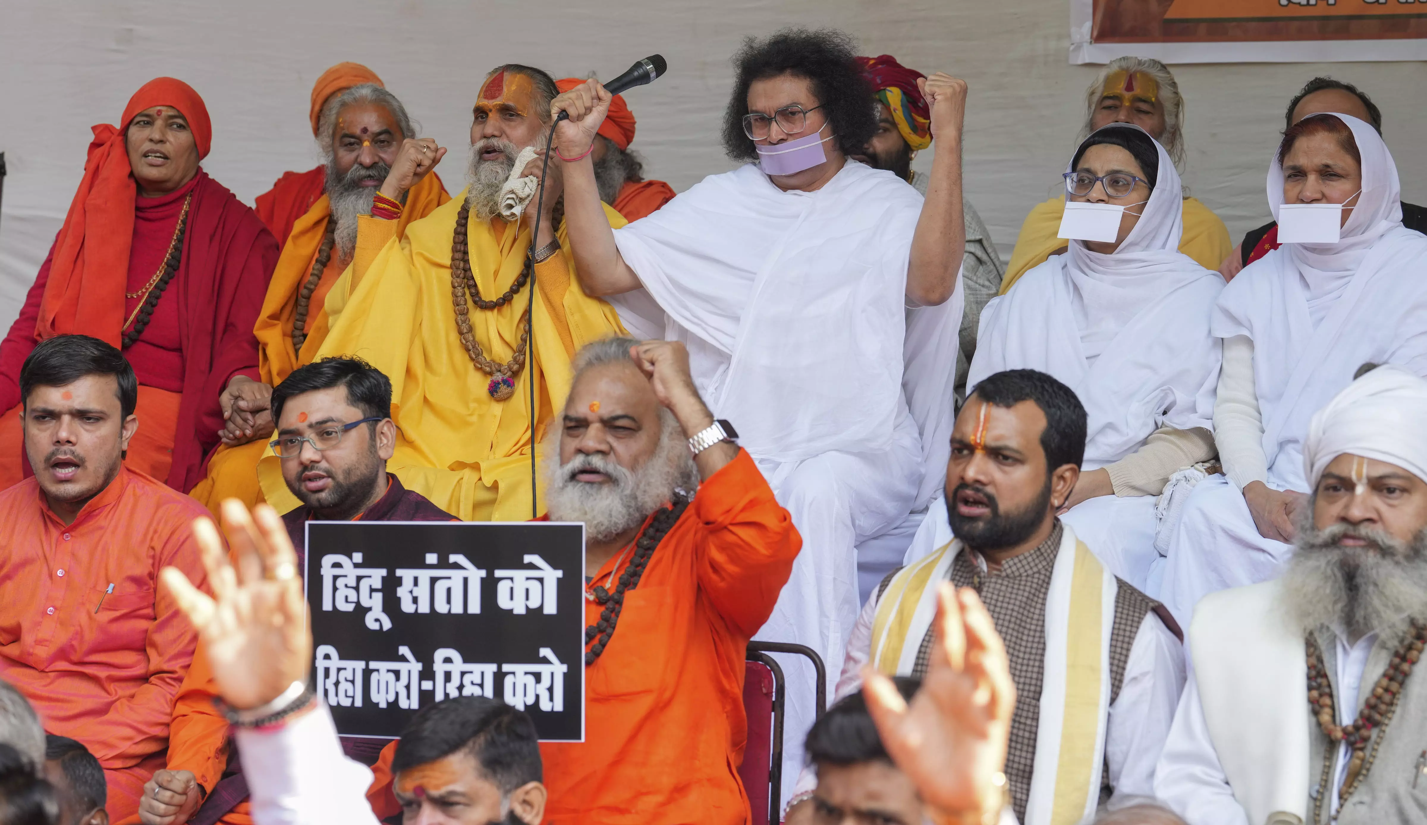 VHP Delhi unit holds protest against attacks on Hindus in Bangladesh