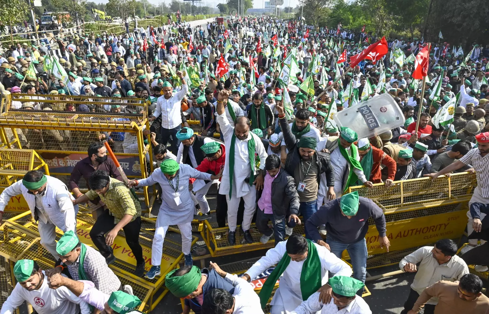 Protesting farmers from Punjab break police barricades in Noida