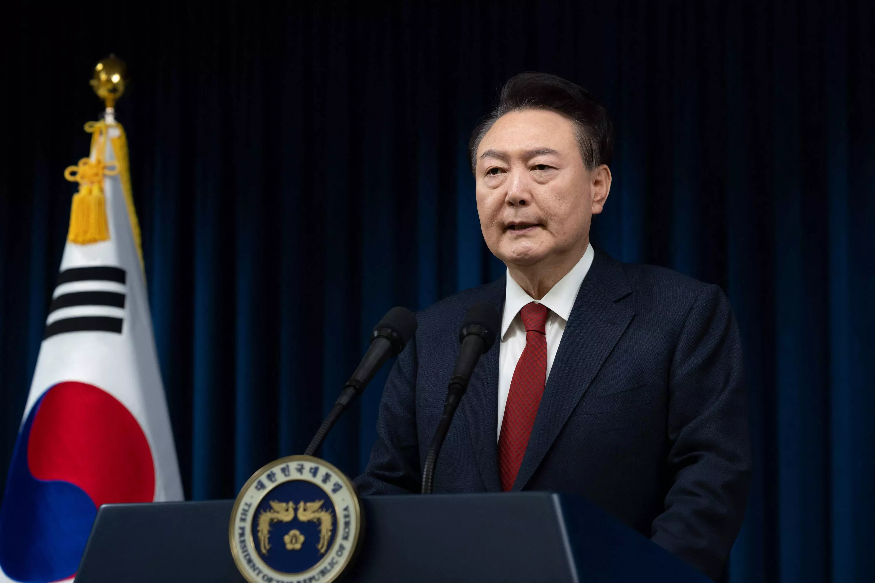 South Korean president apologizes, saying he wont shirk responsibility for attempt at martial law