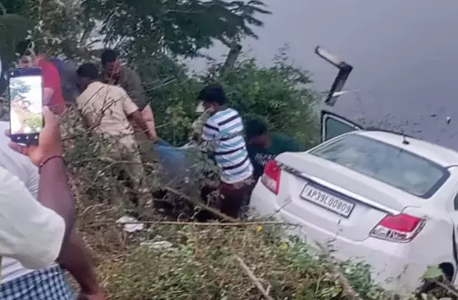 Car plunges into pond, 5 killed