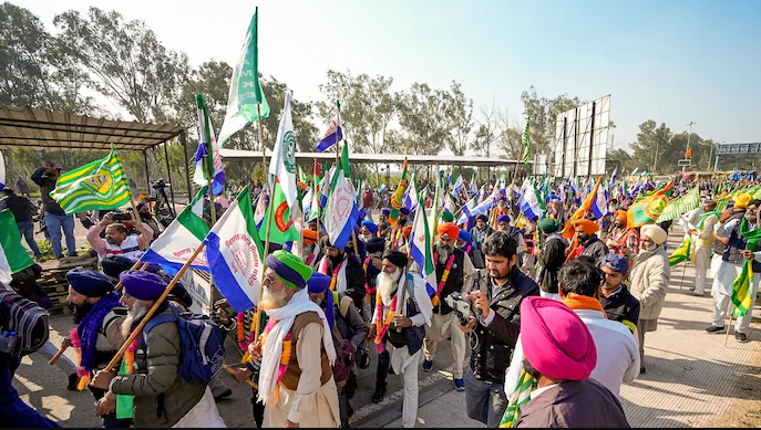 Farmers suspend foot march to Delhi for the day