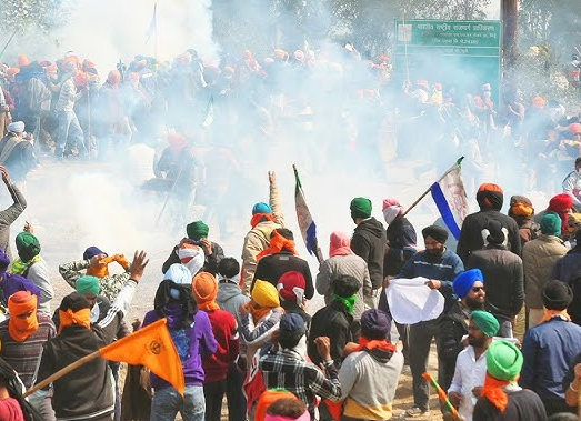 Farmers' march stopped at barricades, teargas shells fired