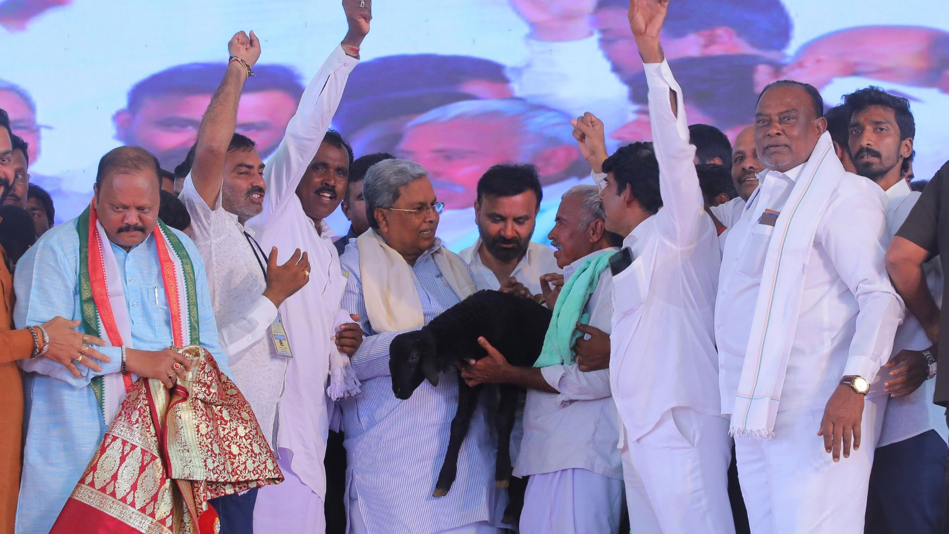 Siddaramaiah Thanks Sandur for Rejecting BJP