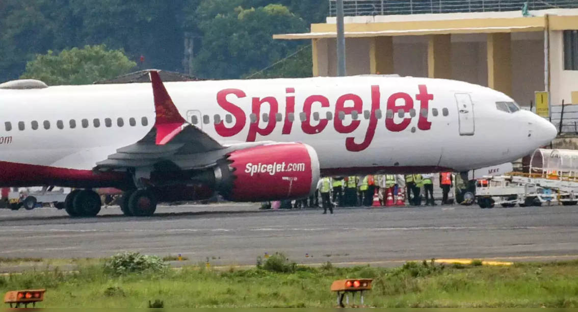 SpiceJet flight diverted to Patna after cockpit windshield crack