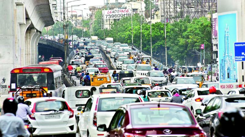 Assembly session, celebrations lead to traffic jams in city