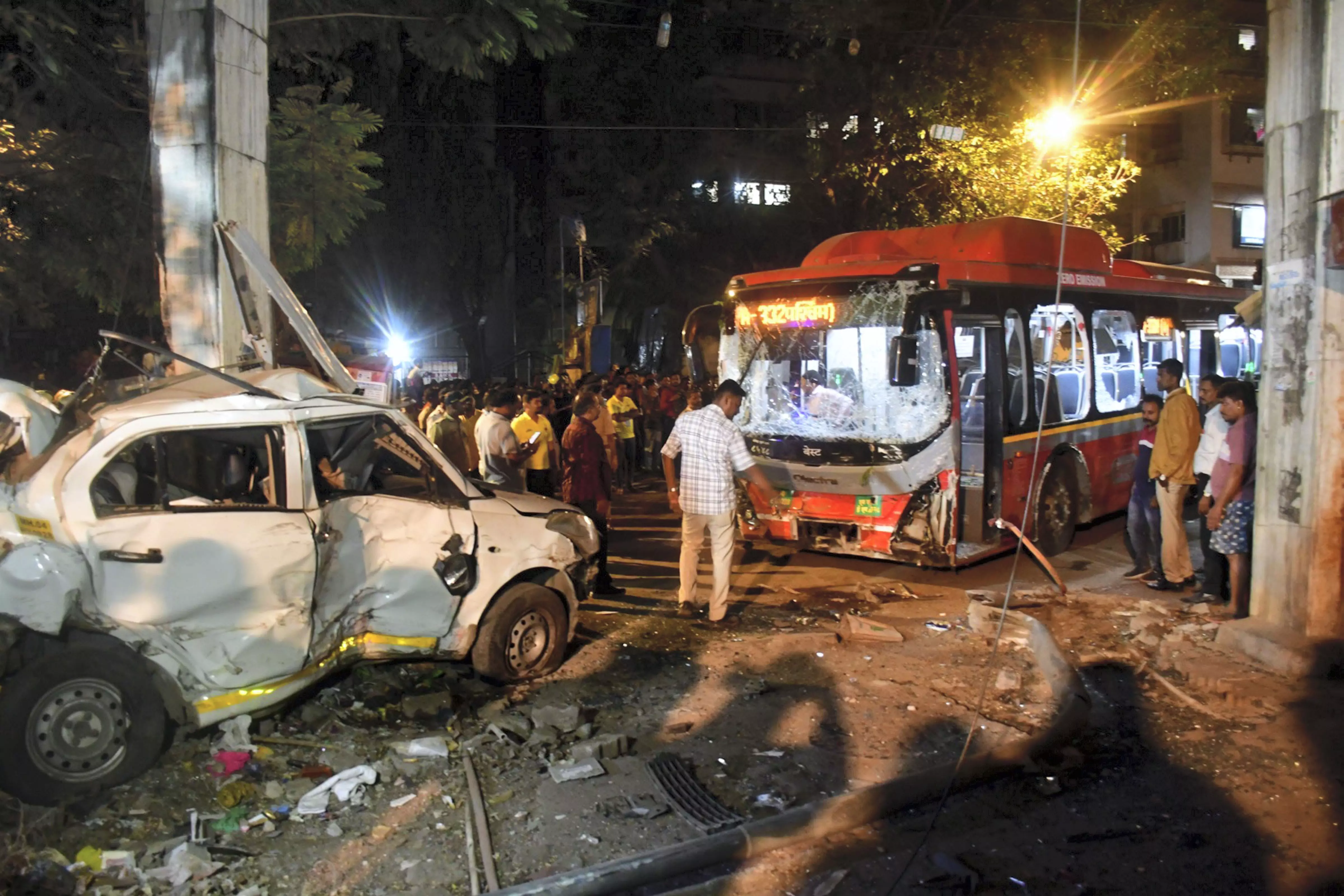 Mumbai bus crash: Death toll climbs to 7; experts examine vehicle