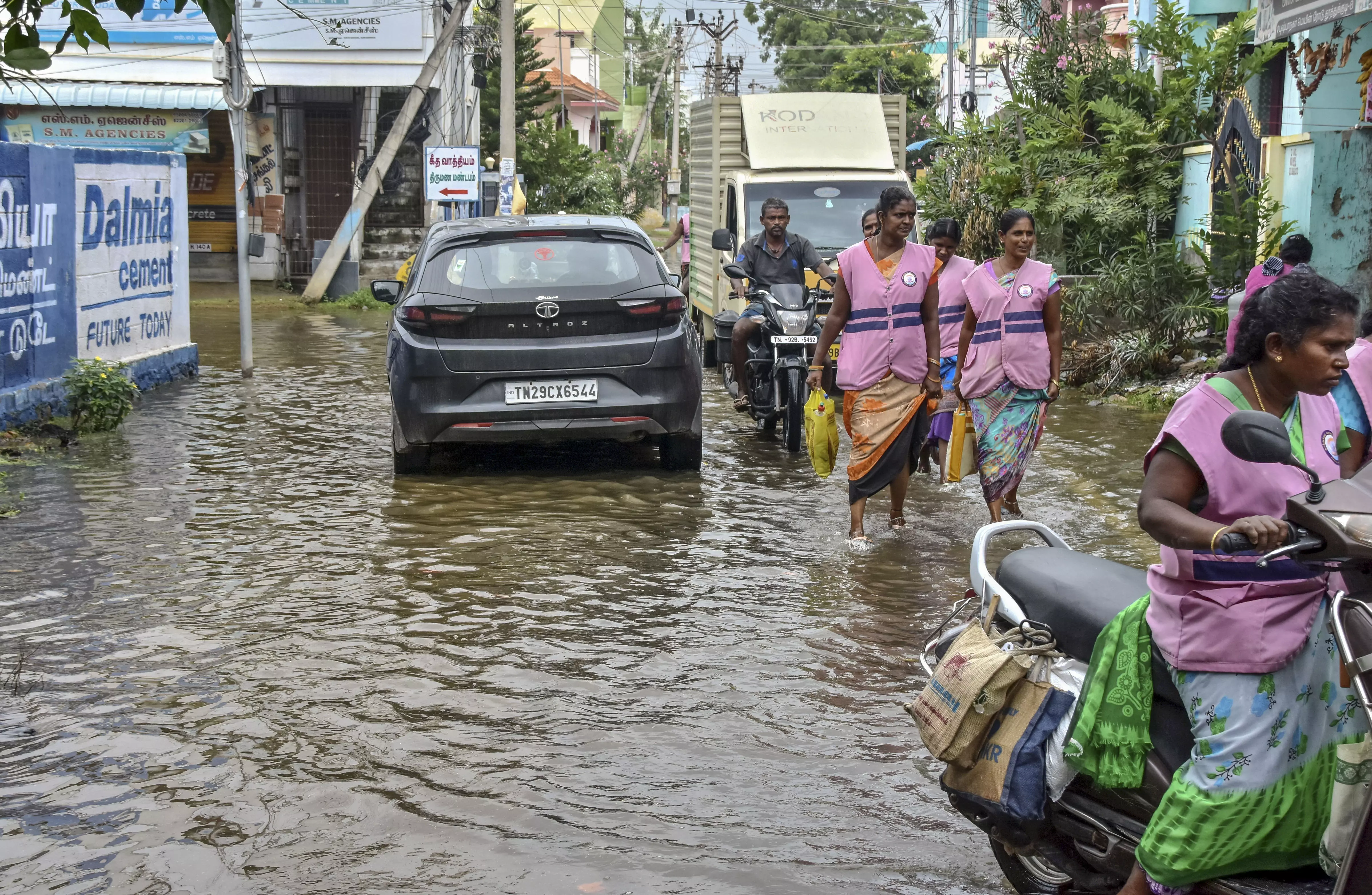 Tamil Nadu: Heavy Rain Forecast for Coastal and Delta Districts from Dec 16