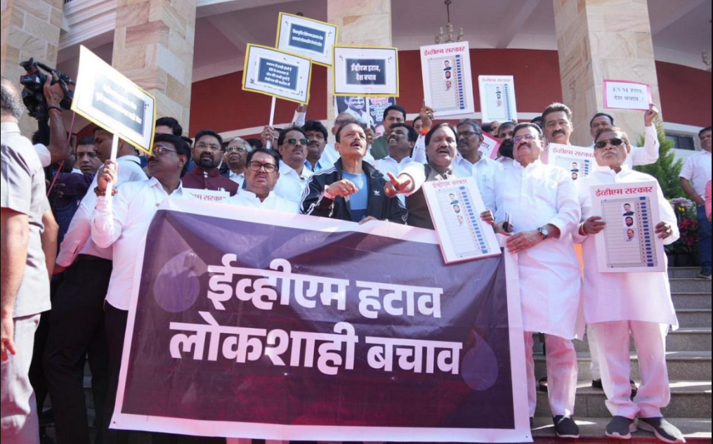 Opposition stages protest on Vidhan Bhawan steps against EVMs