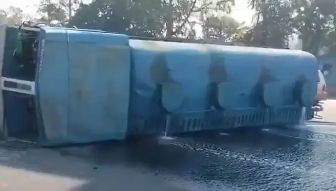 Diesel Tanker Topples on Secunderabad-Mettuguda Road