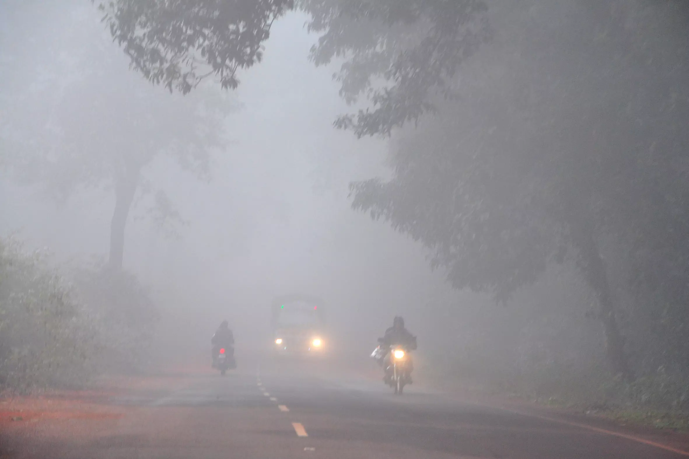 Araku shivers at 4 degrees, tourists flock to ASR